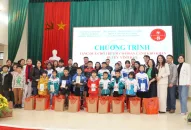 Tặng quà cho trẻ em có hoàn cảnh khó khăn tại huyện Vĩnh Bảo