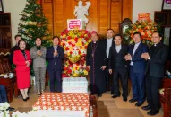 Lãnh đạo quận Hồng Bàng thăm, chúc mừng tổ chức công giáo nhân dịp Lễ Giáng sinh năm 2023