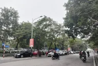 Thiếu bãi đỗ xe, nhiều phương tiện đỗ tràn dưới lòng đường Hải Phòng