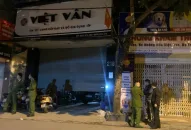 Nửa đêm đột kích cơ sở sang chiết gas trái phép giữa phố