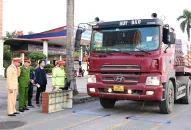 Hải Phòng: Các tổ cơ động xuyên đêm xử lý xe quá tải