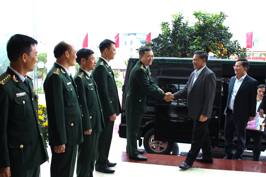 Chủ tịch UBND thành phố Nguyễn Văn Tùng thăm, chúc Tết cán bộ, chiến sĩ Bộ đội Biên phòng