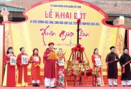 Hàng nghìn du khách dự Lễ Khai bút Xuân Giáp Thìn 2024 tại tháp Tường Long, quận Đồ Sơn