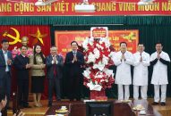 Chủ tịch HĐND thành phố thăm, tặng quà tập thể, cá nhân tiêu biểu của ngành Y tế trên địa bàn huyện Thủy Nguyên