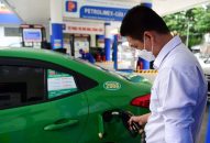 Giá xăng tăng hơn 300 đồng/lít