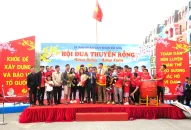 Hàng nghìn người dân và du khách dự Hội đua Thuyền Rồng quận Đồ Sơn mừng Đảng, mừng Xuân Giáp Thìn 2024