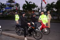 Uống rượu bia dắt xe máy qua chốt kiểm tra nồng độ cồn vẫn có thể bị xử phạt theo quy định