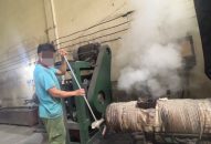 Ám ảnh tái chế rác thải bẩn thành hộp nhựa đựng thức ăn dùng một lần