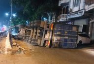 Kịp thời cứu nạn cứu hộ xe container đâm vào dải phân cách