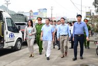 Chủ tịch UBND thành phố kiểm tra việc xử lý vi phạm lấn chiếm hành lang an toàn giao thông trên các tuyến QL5, QL10