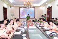 Đại tá Bùi Trung Thành, Phó Giám đốc CATP làm việc với lực lượng Cảnh sát giao thông về công tác bảo vệ Lễ hội Hoa Phượng Đỏ năm 2024