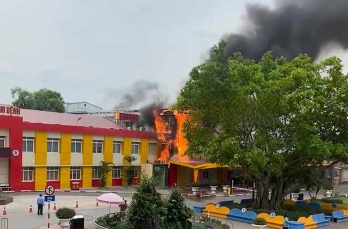 Dập tắt đám cháy tại Bệnh viện Trẻ em Hải Phòng