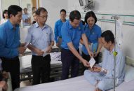 Thăm hỏi, hỗ trợ 127 công nhân Hải Phòng nghi ngộ độc sau bữa ăn ca