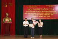 Trao tặng gần 200 suất quà cho người có hoàn cảnh khó khăn thuộc phường Dư Hàng Kênh, quận Lê Chân