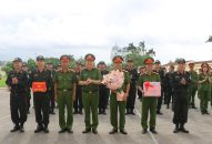 Khen thưởng Phòng Cảnh sát cơ động lập công xuất sắc trong phòng, chống, xử lý hành vi điều khiển phương tiện phóng nhanh vượt ẩu