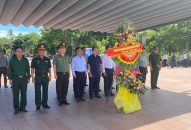 Đoàn lãnh đạo thành phố dâng hương các Anh hùng Liệt sĩ tại Thành cổ Quảng Trị