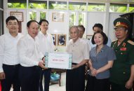 Bí thư Thành ủy thăm, tặng quà gia đình người có công tiêu biểu trên địa bàn quận Đồ Sơn