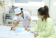 Điều dưỡng Bệnh viện Trẻ em Hải Phòng cấp cứu kịp thời một cháu bé ngừng thở ngừng tim trên đường