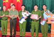 Giám đốc CATP khen thưởng đột xuất Phòng Cảnh sát ĐTTP về ma tuý triệt xóa đường dây vận chuyển trái phép chất ma túy liên tỉnh