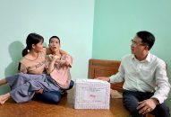 Phó Chủ tịch UBND thành phố Lê Khắc Nam thăm, tặng quà các gia đình nạn nhân chất độc da cam/Dioxin