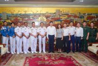 Lãnh đạo thành phố tiếp xã giao Chỉ huy tàu Hải quân Indonesia