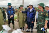 Đồng chí Lê Anh Quân, Phó chủ tịch Thường trực UBND thành phố kiểm tra một số tuyến đê, công trình thủy lợi trên địa bàn các huyện An Dương, Thủy Nguyên