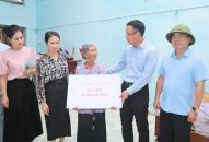 Chủ tịch Ủy ban MTTQ Việt Nam thành phố thăm hỏi, động viên các hộ cận nghèo trên địa bàn quận Hải An