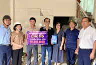 Trao tặng kinh phí hỗ trợ xây nhà cho người dân bị thiệt hại do Bão số 3 tại phường Vạn Mỹ, quận Ngô Quyền