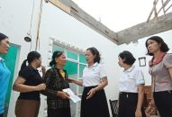 Hội Liên hiệp phụ nữ thành phố thăm, động viên và hỗ trợ 79 gia đình hội viên, phụ nữ chịu ảnh hưởng nặng nề bởi cơn bão số 3