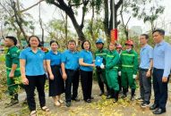 LĐLĐ thành phố thăm và động viên các đơn vị tham gia khắc phục hậu quả sau bão số 3