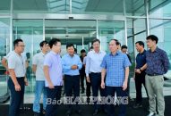 Đồng chí Bí thư Thành ủy Lê Tiến Châu thăm, động viên một số doanh nghiệp trong khu công nghiệp và trường học sau cơn bão số 3