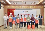 Hội Doanh nhân trẻ Hải Phòng trao tặng kinh phí ủng hộ các gia đình bị thiệt hại do bão số 3