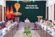 Khẩn trương thu gom, dựng lại cây xanh bị gãy, đổ sau bão số 3 trên địa bàn thành phố