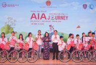 Chương trình “Hành trình cuộc sống” trao tặng trẻ em có hoàn cảnh khó khăn của thành phố 140 xe đạp và nhiều phần quà tặng