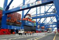 Phấn đấu vượt thu từ xuất, nhập khẩu