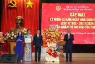 Trường Chính trị Tô Hiệu gặp mặt kỷ niệm 42 năm Ngày Nhà giáo Việt Nam và đón nhận Cờ thi đua của Chính phủ