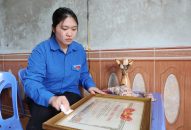 Nữ cử nhân xung phong nhập ngũ