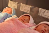 Bộ Chính trị yêu cầu không xử lý kỷ luật đảng viên sinh con thứ 3 trở lên