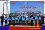 100 suất quà cùng ngư dân thắp sáng đèn trên biển Hải Phòng