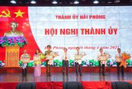 Khen thưởng 6 Đảng bộ hoàn thành xuất sắc nhiệm vụ tiêu biểu năm 2024