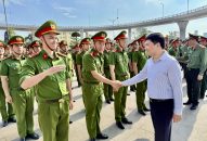 Phó Chủ tịch Hoàng Minh Cường thăm, động viên các lực lượng luyện tập chuẩn bị Lễ duyệt đội ngũ kỷ niệm 70 năm Ngày Giải phóng Hải Phòng