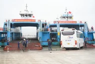 Tạm dừng chuyên chở xe ô tô con, xe ô tô tải qua phà Đồng Bài từ ngày 26/4-4/5/2025, thời gian tạm dừng từ 9h-13h