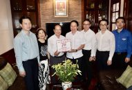 Bí thư Thành ủy thăm, tặng quà các đồng chí nguyên lãnh đạo thành phố nhân dịp Kỷ niệm 70 năm Ngày giải phóng thành phố Hải Phòng