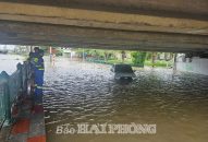 Nhiều tuyến đường ngập sâu do triều cường sau bão số 3