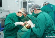 Chiến sĩ công an được bác sĩ Bệnh viện Hữu nghị Việt Tiệp nối liền ngón tay cái bị đứt rời