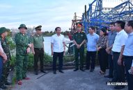 Đồng chí Lê Tiến Châu kiểm tra công tác phòng chống bão số 9 tại Cảng cá Mắt Rồng