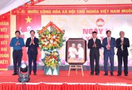 Đồng chí Phạm Văn Lập dự Ngày hội Đại đoàn kết ở phường Nam Triệu