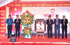 Đồng chí Phạm Văn Lập dự Ngày hội Đại đoàn kết ở phường Nam Triệu