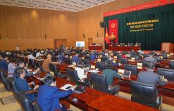 Phiên làm việc chiều 10/12: Các đại biểu HĐND thành phố biểu quyết nhất trí thông qua 29 nghị quyết