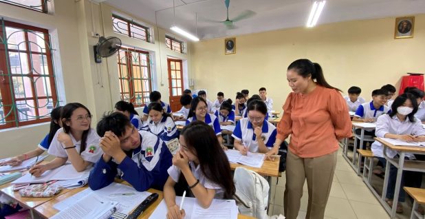 Giải bài toán trường lớp THPT khi số lượng học sinh lớp 9 tăng